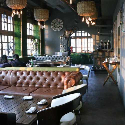 Farzi Cafe (CP)